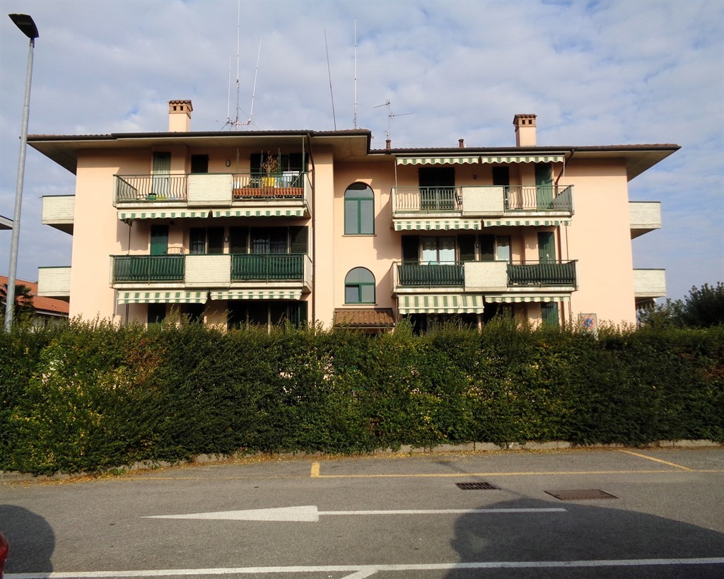 APPARTAMENTO DI 3 LOCALI CON AMPIO BOX IN VIA DELLA STANGA, 13